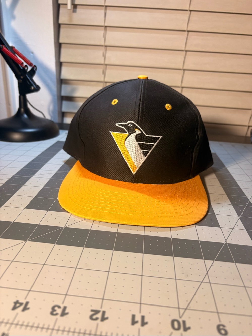 Vintage LOGO 7 Pittsburgh Penguins Snapback Hat